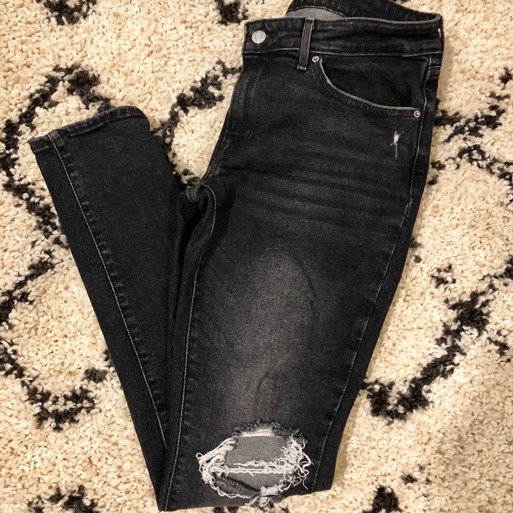 Women’s Levi’s size 30 mid rise jeans